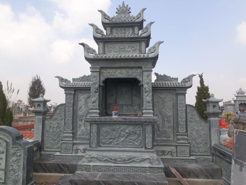Mẫu lăng thờ đá nguyên khối có mái đao cổ kính tại Ninh Bình